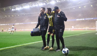 Σοβαρός τραυματισμός για τον Μ.Γκατσίνοβιτς: Αποχώρησε υποβασταζόμενος – Αγωνία στην ΑΕΚ