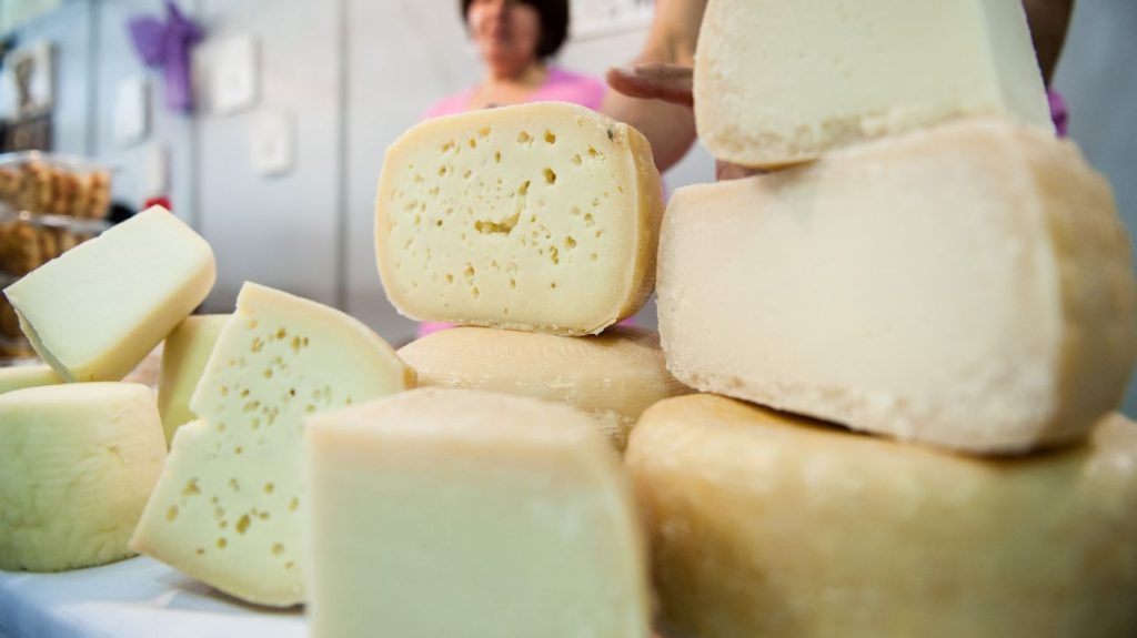 Taste Atlas: Το ελληνικό τυρί που βρέθηκε στην κορυφή του κόσμου για το 2025
