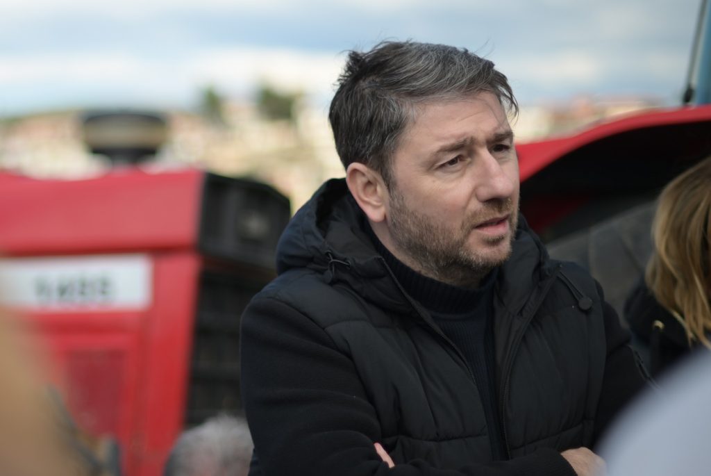 Στα μπλόκα της Καρδίτσας ο Ν.Ανδρουλάκης: «Πρόκειται για ένα εθνικό ζήτημα, ζήτημα τιμής κι αξιοπρέπειας»