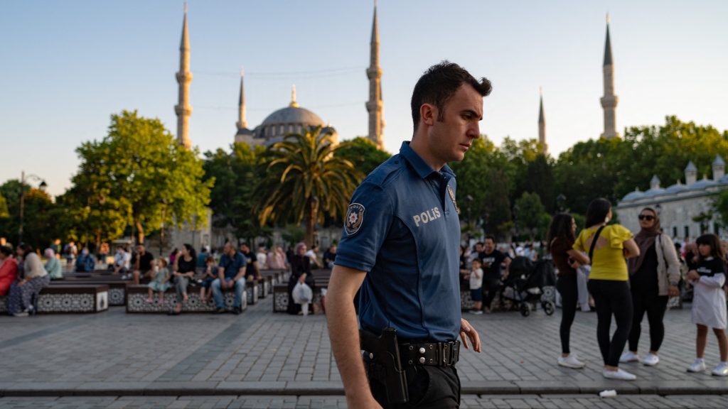 Βίντεο: Άγρια δολοφονία στην Κωνσταντινούπολη για μια θέση στάθμευσης – Γείτονας πυροβόλησε δύο αδέρφια