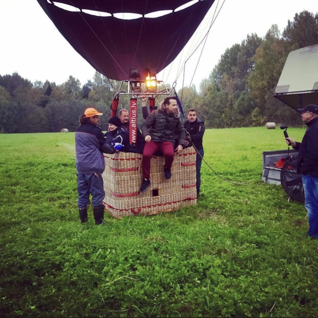 Το Fatsabook με τον Κώστα Μάντζιο ταξιδεύει στη Ρίγα – Απόψε στις 22:00 στο Extra PRONEWS