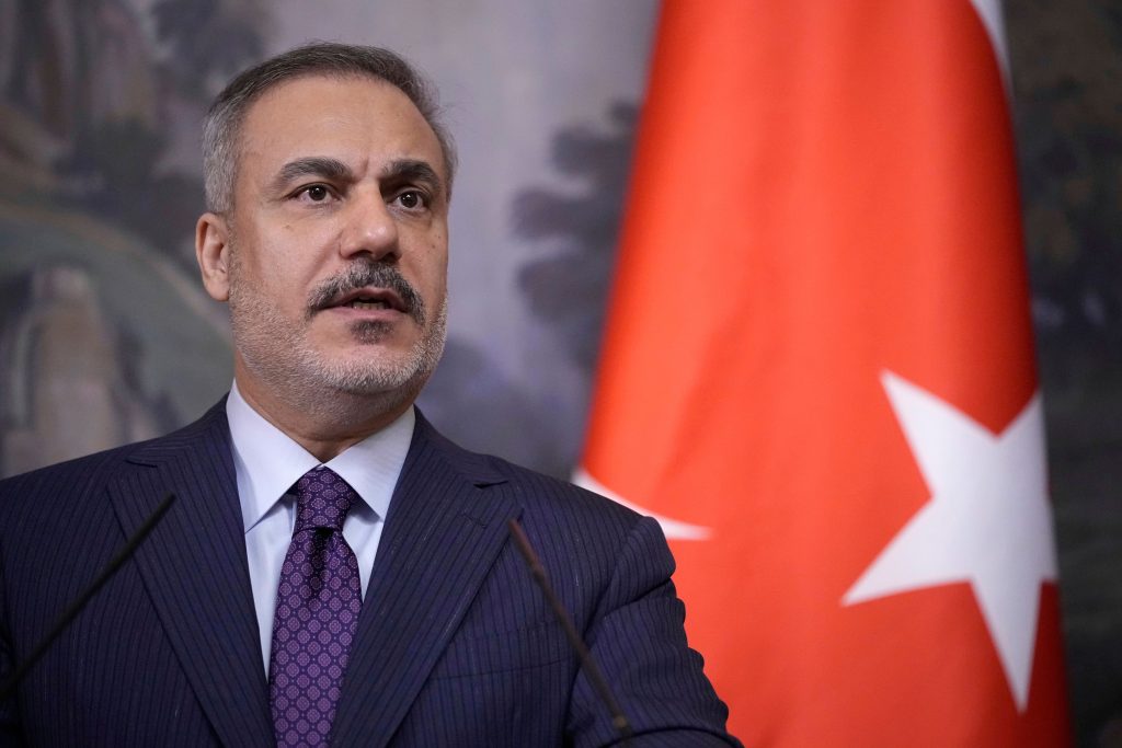 Τούρκος ΥΠΕΞ Χ.Φιντάν: «Υποστηρίζουμε τα δικαιώματα των Τούρκων της Δυτικής Θράκης»!