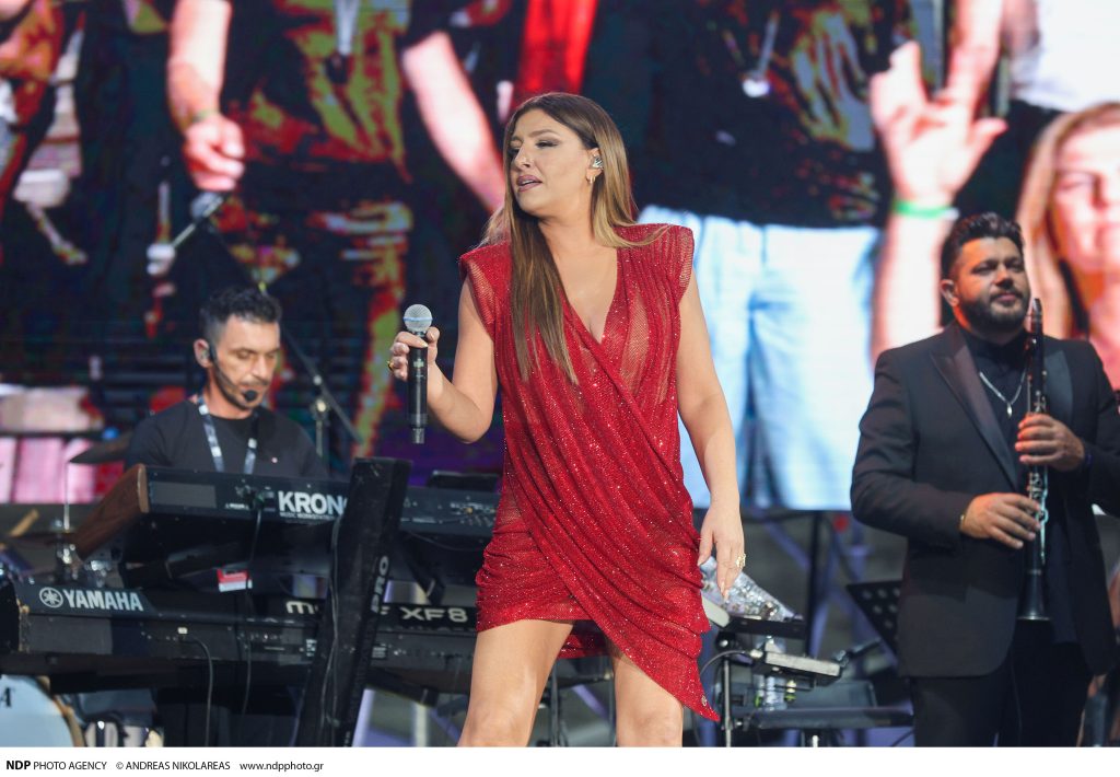 Η Έλενα Παπαρίζου πήρε εξιτήριο από το νοσοκομείο και επιστρέφει στο The Voice