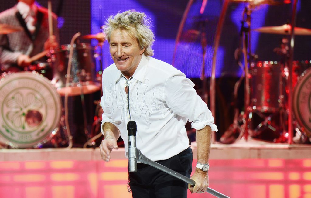 «Χαλάς το σόου, φύγε από τη μέση»: Ο Ροντ Στιούαρτ εκνευρίστηκε με θεατή στη συναυλία του στην Αθήνα (βίντεο)