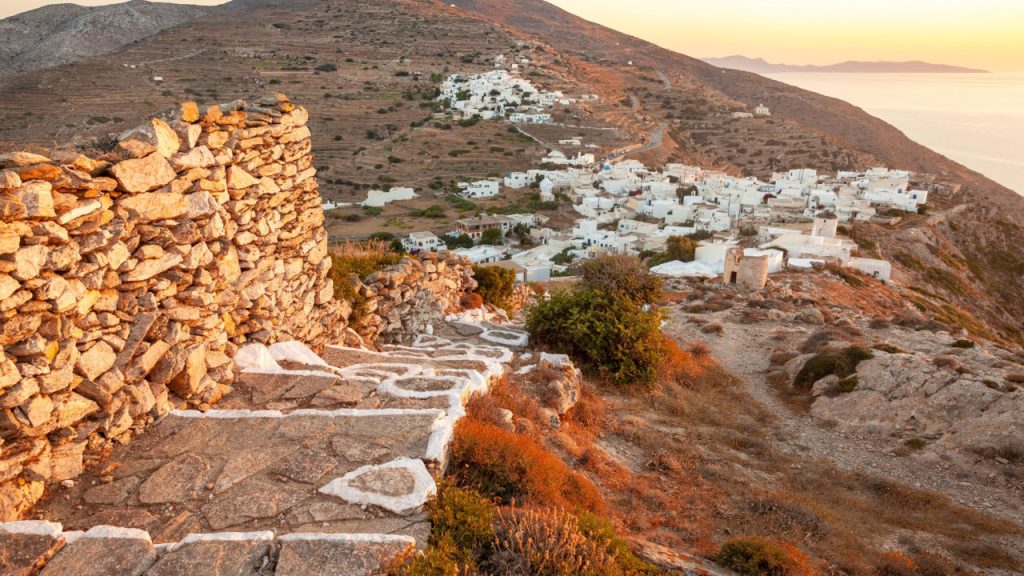 Θρίλερ στη Σίκινο: Κυνηγοί βρήκαν σκελετό που ανήκει σε μια από τις δύο εξαφανισμένες Γαλλίδες τουρίστριες