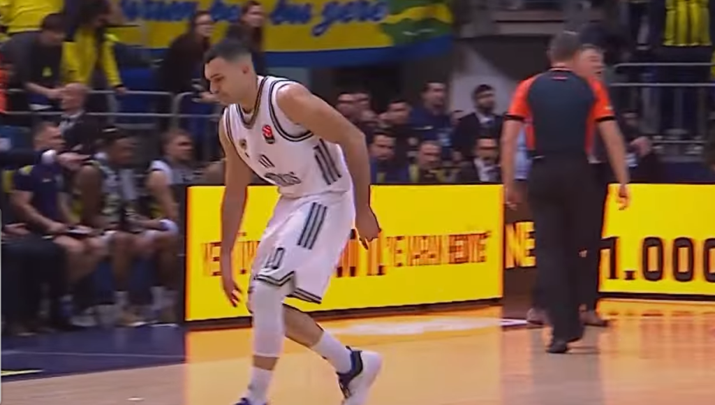 Ανησυχία στον Παναθηναϊκό: Αποχώρησε με πρόβλημα στο γόνατο ο Κώστας Σλούκας