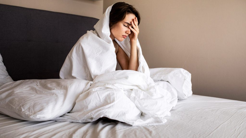 Δείτε ποιες είναι όλες οι πιθανές αιτίες για τους πρωινούς πονοκεφάλους