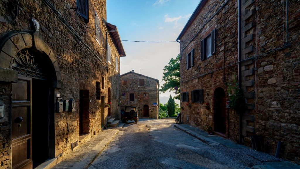 Ραντικόντολι: Η μικρή πόλη στην Τοσκάνη που δίνει έως 20.000 ευρώ σε όσους αγοράσουν σπίτι