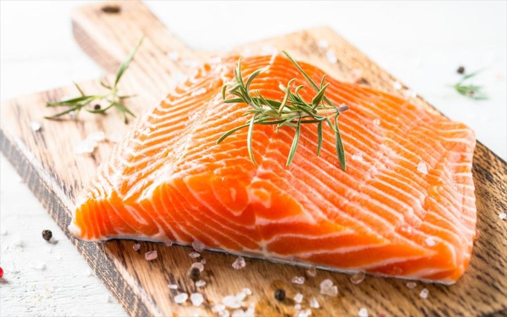 Καπνιστός σολομός: Tελικά πόσο υγιεινός είναι;