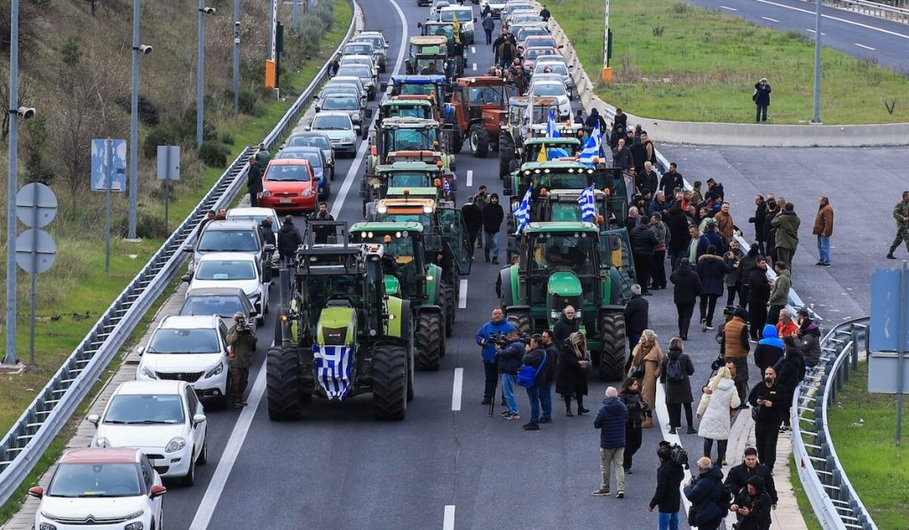Αγρότης κατά δημοσιογράφου: «Το 80% των πολιτών είναι μαζί μας και μας είπαν να μην ακούμε φερέφωνα σαν εσένα»