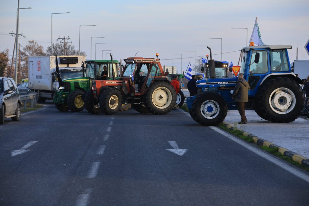 Κλιμακώνουν οι αγρότες ενόψει Πρωτοχρονιάς: «Είναι ένας αγώνας επιβίωσης για εμάς και τις οικογένειές μας»