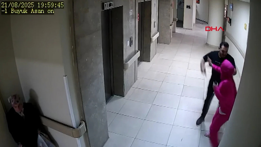 Τουρκία: Άνδρας καταδιώκει και πυροβολεί την εν διαστάσει σύζυγό του μέσα σε νοσοκομείο (βίντεο)