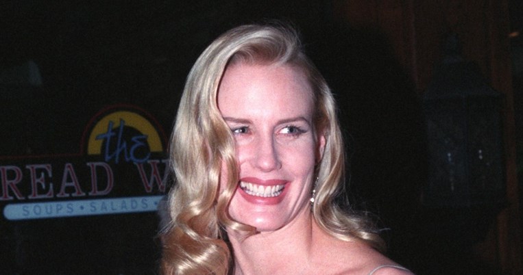 Αυτός είναι ο Έλληνας ηθοποιός που υποδύθηκε τον εραστή της Ντάριλ Χάνα το 1982 (βίντεο)