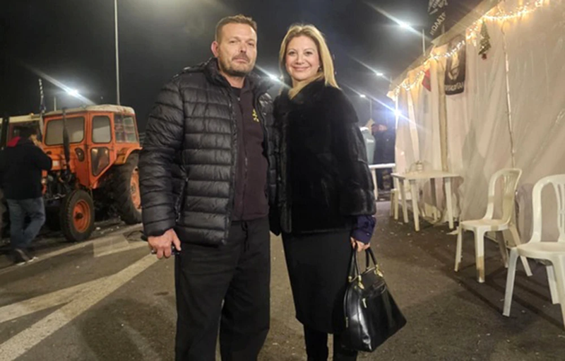 Η Μαρία Καρυστιανού επισκέφθηκε το αγροτικό μπλόκο της Νίκαιας