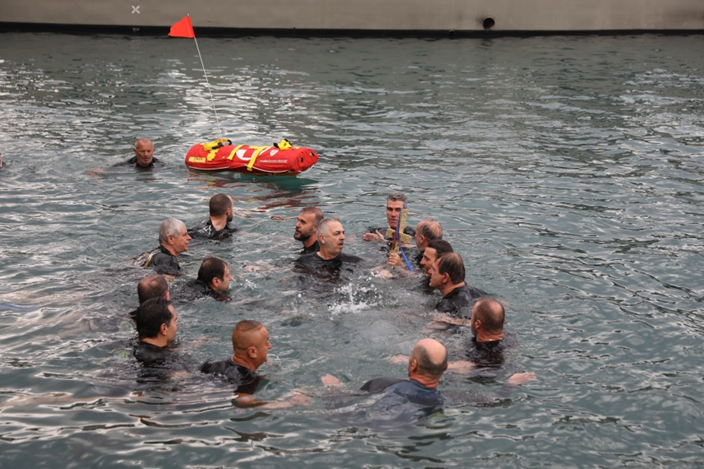 Με λαμπρότητα γιορτάστηκαν τα Θεοφάνια σε Αθήνα, Πειραιά και Θεσσαλονίκη (φώτο-βίντεο)