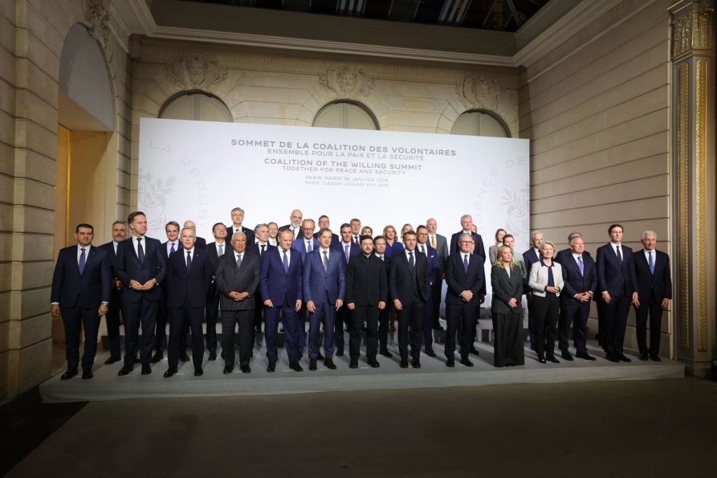 Στον.,.. κόσμο τους οι «πρόθυμοι»: Υπογράφουν συμφωνίες μεταξύ τους και αλληλοσυγχαίρονται!