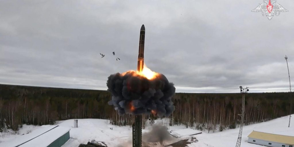 Η αμερικανική πρεσβεία στην Ουκρανία προειδοποιεί για «μεγάλη επίθεση» – Κίεβο: «Θα χτυπήσουν με Oreshnik»