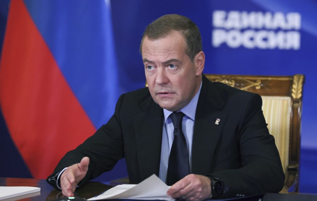 Ν.Μεντβέντεφ σε Ευρωπαίους: «Θέλετε να στείλετε στρατό; Δείτε τι θα γίνει με τους Oreshnik»