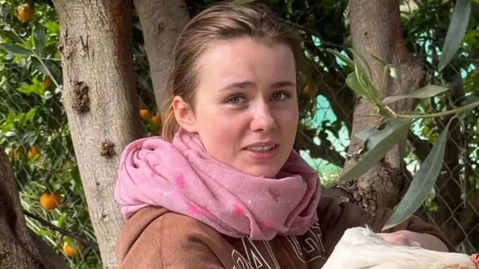 Φωτογραφία ντοκουμέντο: Η 16χρονη Λόρα συναντήθηκε με ηλικιωμένο άνδρα πριν εξαφανιστεί