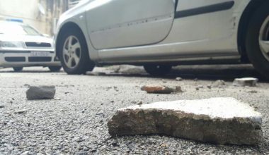 Όλα γκρεμίζονται: Έπεσαν κομμάτια τσιμέντου από γέφυρα στην Νέα Ιωνία Αττικής!