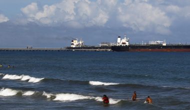 Δύο κινεζικά τάνκερ έκαναν αναστροφή λίγο πριν φτάσουν στη Βενεζουέλα – Επιστρέφουν στην Ασία