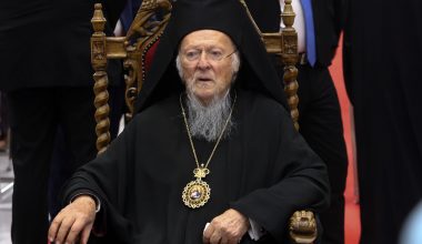 Ρωσία: «Ο Πατριάρχης Βαρθολομαίος διαλύει το ζωντανό Σώμα της Εκκλησίας – Έχει συμμάχους εθνικιστές και νεοναζί»