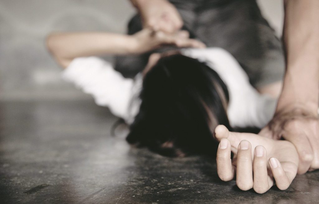 Κρήτη: Σήμερα η απολογία του πατέρα που κατηγορείται ότι βίαζε τις κόρες του – Ελεύθερη αφέθηκε η μητέρα