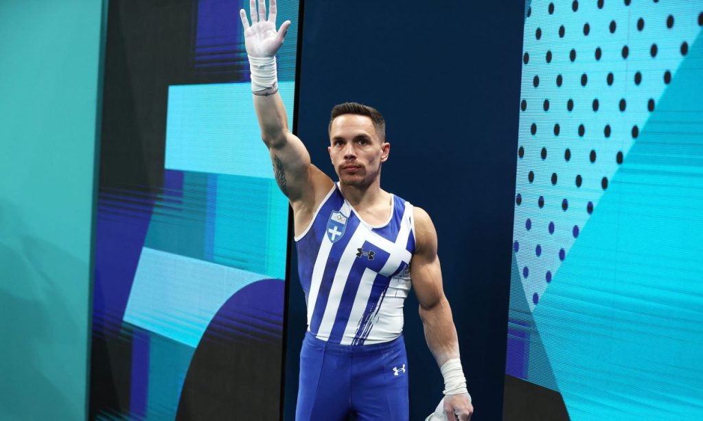 Λ.Πετρούνιας: Η στιγμή που ανεβαίνει στην σκηνή τσίρκου και κάνει μια εντυπωσιακή τούμπα (βίντεο)