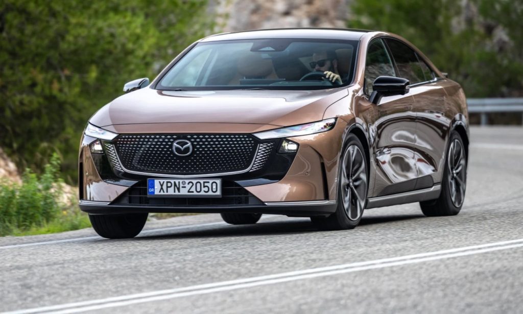 Mazda6e: Να από ποιες μάρκες «κλέβει» αγοραστές