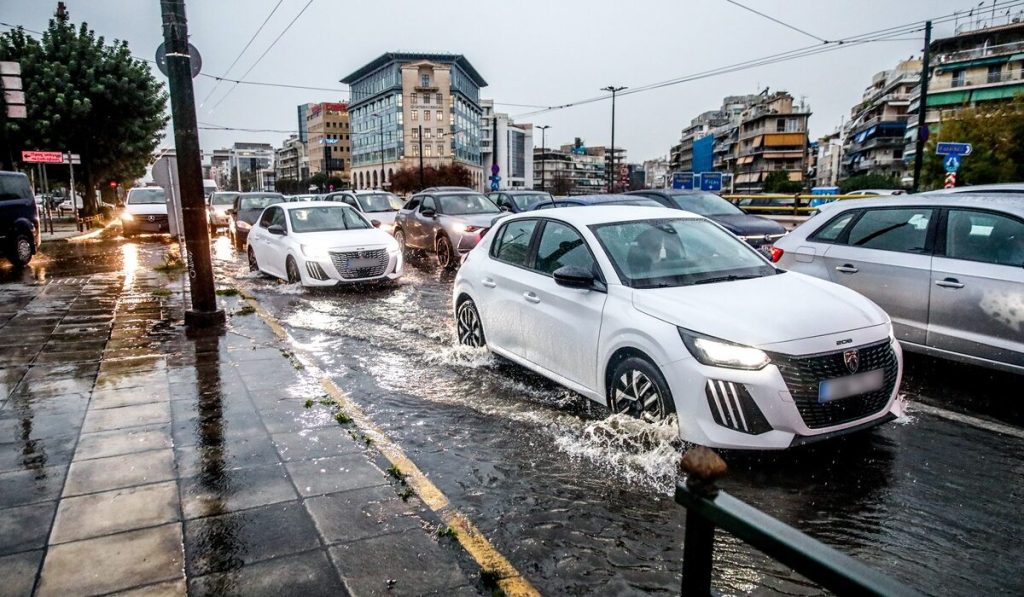 Μήνυμα από το «112» στην Αττική λόγω έντονων καιρικών φαινομένων: «Περιορίστε τις μετακινήσεις σας»