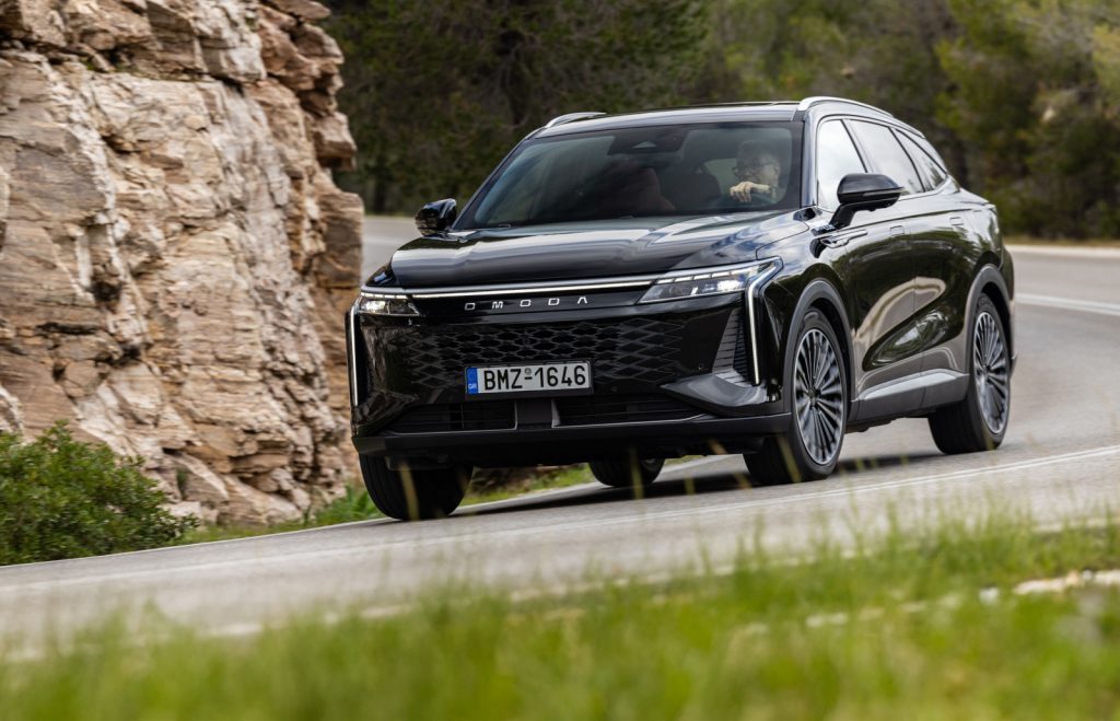 Δοκιμάζουμε το νέο Omoda 9 SHS