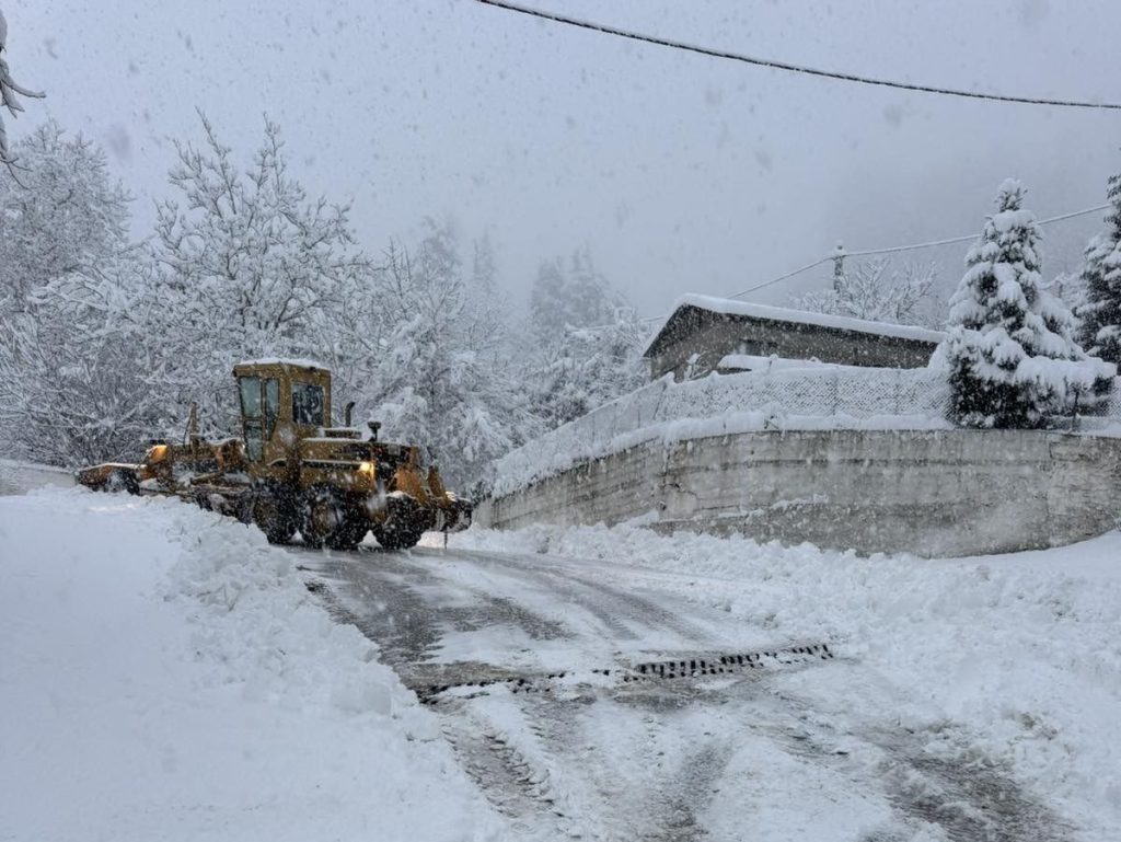 Καρδίτσα: Ξεπέρασε τους 30 πόντους το ύψος του χιονιού στο Μουζάκι
