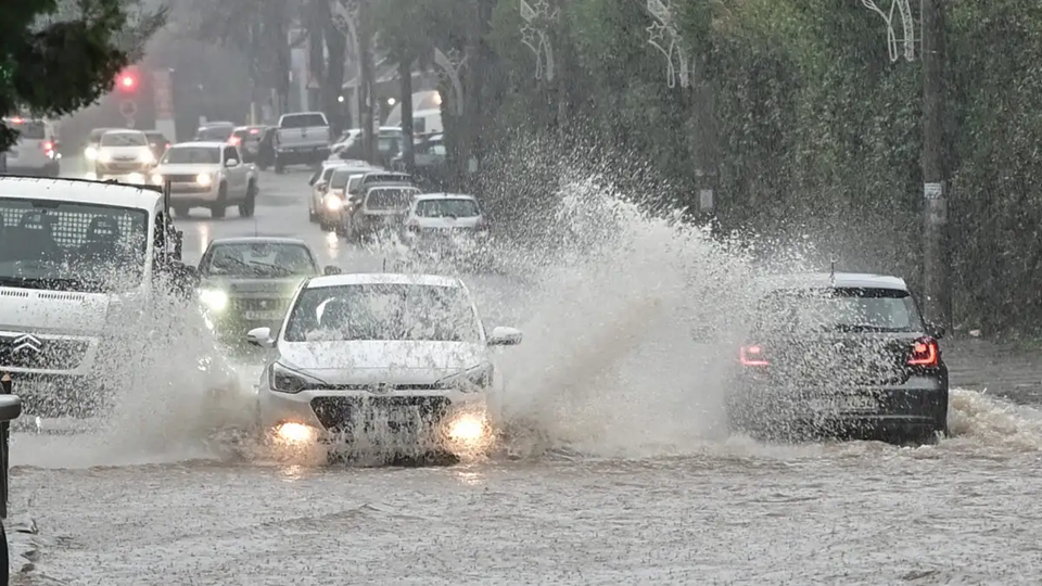 Έκτακτο δελτίο επιδείνωσης του καιρού εξέδωσε η ΕΜΥ: «Έρχονται» ισχυρές βροχές και καταιγίδες