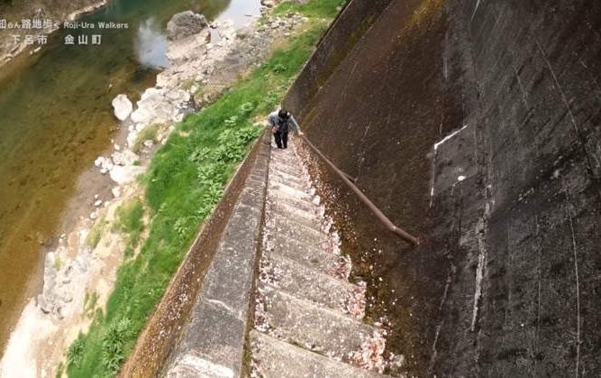 «Μετά βίας μπορείς να περπατήσεις»: Αυτή είναι η πιο τρομακτική σκάλα στην Ιαπωνία (βίντεο)