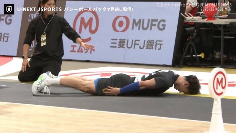 Βίντεο: Η στιγμή που Ιάπωνας αθλητής βόλεϊ χτυπά κατά λάθος επόπτη και ζητά την πιο… θεαματική συγγνώμη