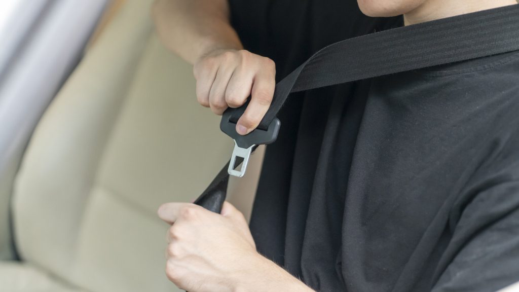 «Τσουχτερό» το πρόστιμο για τη μη χρήση ζώνης στα πίσω καθίσματα – Τι προβλέπει ο ΚΟΚ