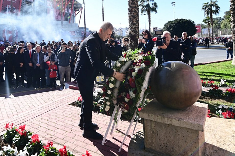 Σε κλίμα συγκίνησης τελέστηκε το ετήσιο μνημόσυνο για τα θύματα της Θύρας 7 (φώτο)