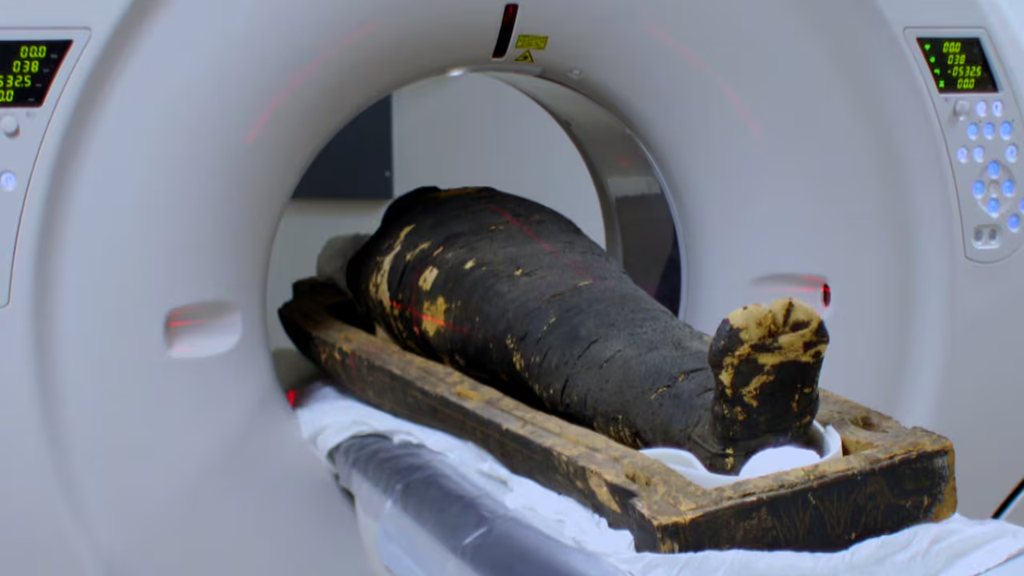 Δείτε τι αποκάλυψαν όταν έκαναν αξονική τομογραφία σε δύο αιγυπτιακές μούμιες 2.000 ετών (βίντεο)