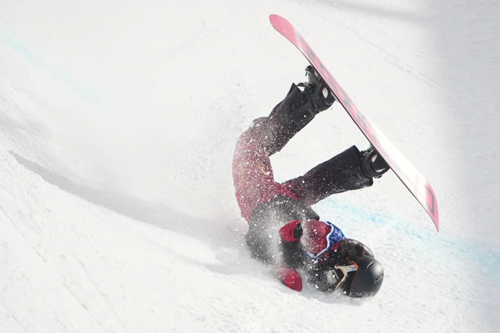 Χειμερινοί Ολυμπιακοί Αγώνες: Τρομακτική πτώση για την Κινέζα σνόουμπορντερ Liu Jiayu (βίντεο)