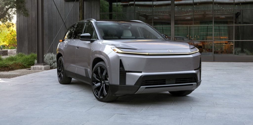 Νέο Toyota Highlander: Το μεγάλο SUV περνά στην ηλεκτροκίνηση