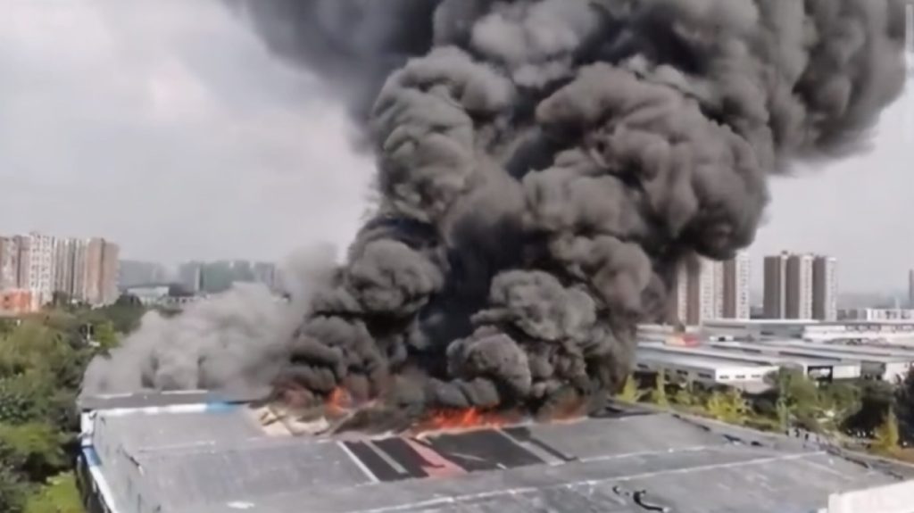 Κίνα: Εργάτης έμεινε απλήρωτος για πέντε μέρες και έβαλε φωτιά στην αποθήκη του εργοστασίου