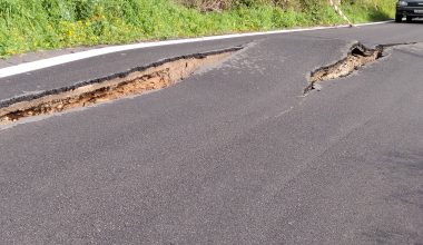 Γορτυνία: Μεγάλη καθίζηση σε κεντρικό δρόμο – Διακόπηκε η κυκλοφορία