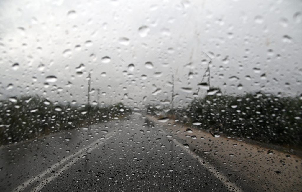 Με τοπικές βροχές και καταιγίδες ο καιρός την Κυριακή – Η πρόγνωση για όλη τη χώρα