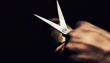 Ηλεία: Συνελήφθη γυναίκα που κάρφωσε ψαλίδι στον ώμο του συντρόφου της