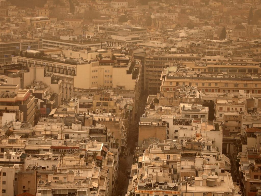 Η αφρικανική σκόνη «έπνιξε» την Αθήνα: Δείτε εικόνες