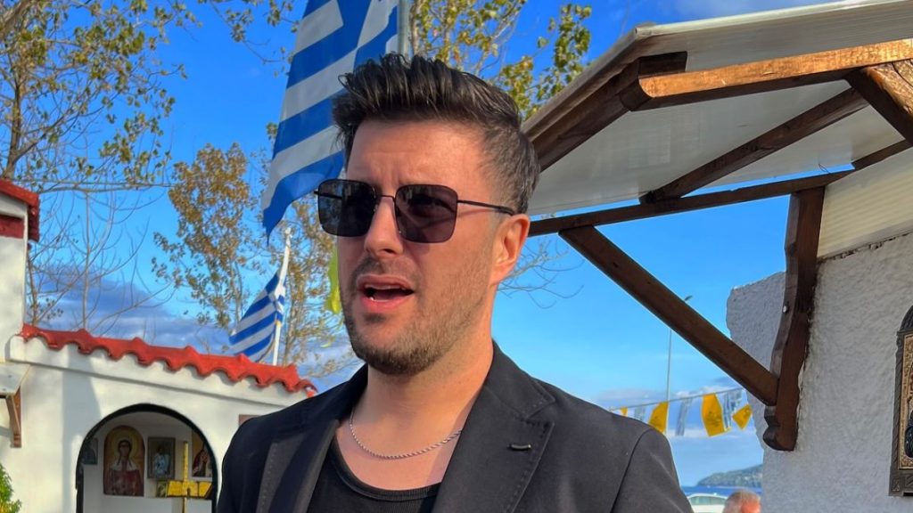 Κ.Νάζης: Άγνωστοι έκλεψαν το αυτοκίνητο του τραγουδιστή στην Υμηττού