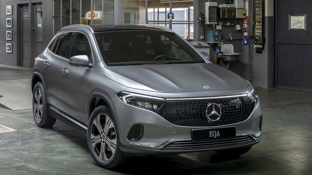 Η Mercedes-Benz ανακαλεί σχεδόν 12.000 ηλεκτρικά οχήματα λόγω κινδύνου ανάφλεξης των μπαταριών!