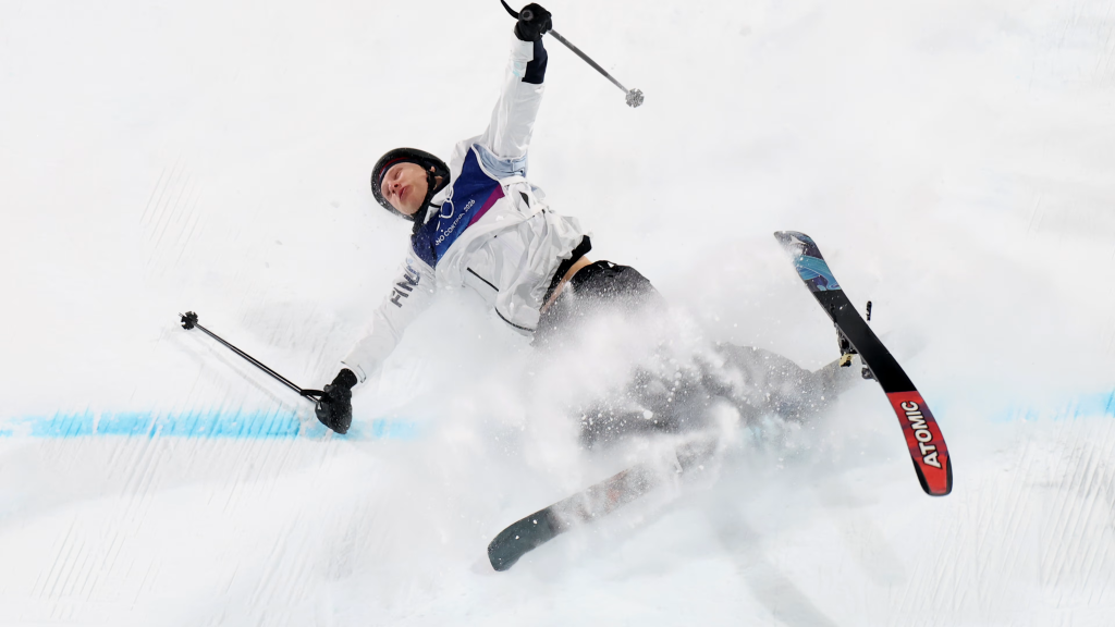 Τρομακτική προσγείωση για τον 18χρονο Φινλανδό σκιέρ Elias Lajunen στους Χειμερινούς Ολυμπιακούς (βίντεο)