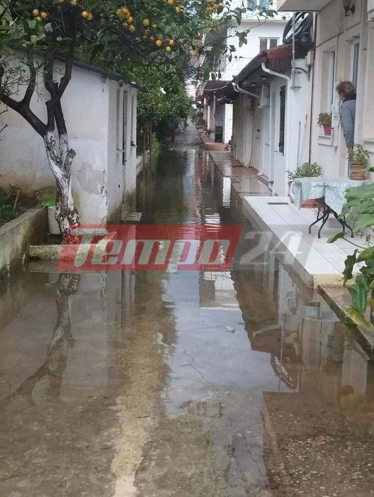 Κακοκαιρία: Σε «ποτάμια» μετατράπηκαν οι δρόμοι στην Πάτρα – Κλειστά και τα δύο ρεύματα της Ακτής Δυμαίων