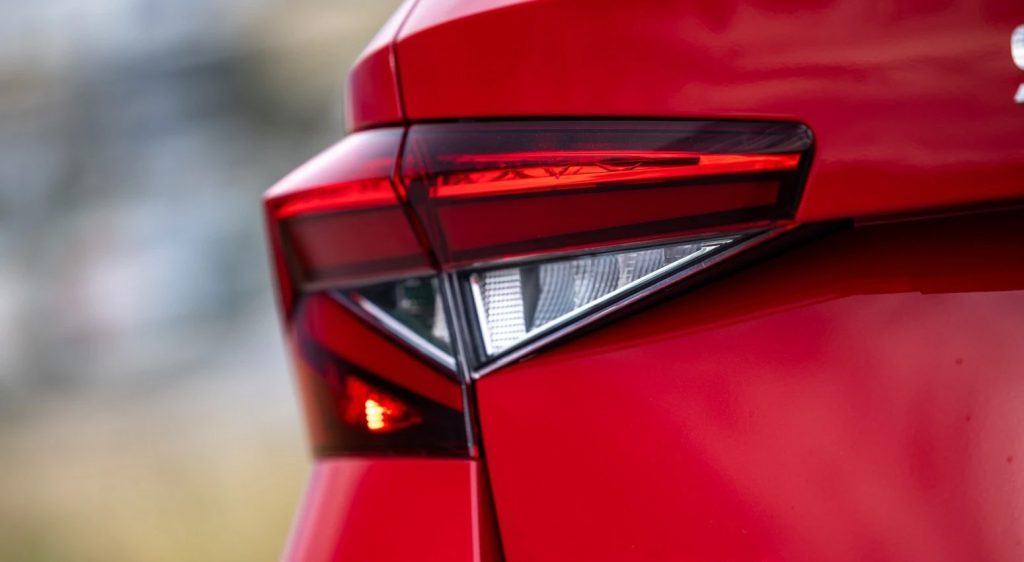 Σουπερμίνι που καίει 5 lt κι έχει πορτμπαγκάζ 380 lt κάτω από €18.000